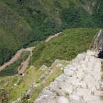 Adrian dans les escaliers très raides du Wayna Picchu